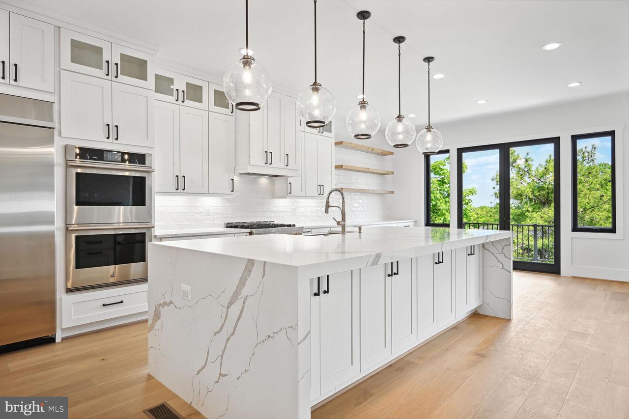 Custom Cabinet Designs: Kitchen Countertops